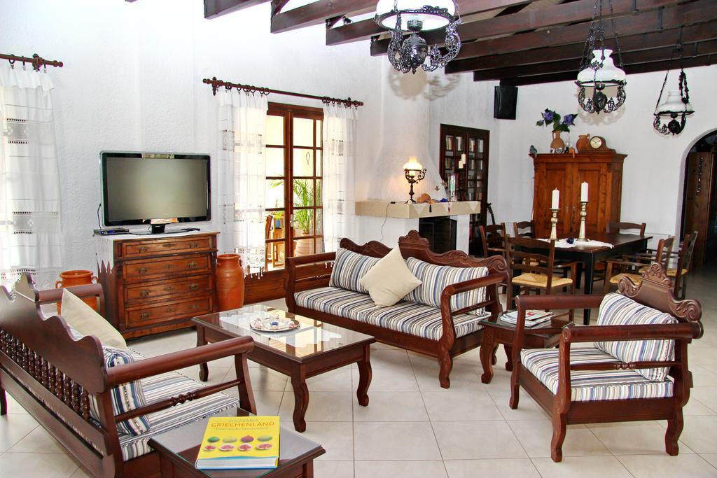 Helidonia Apartment Loutra Kyllinis